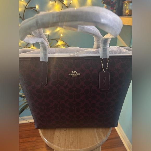 Coach NWT Black/Currant City Tote Bag - Picture 1 of 12